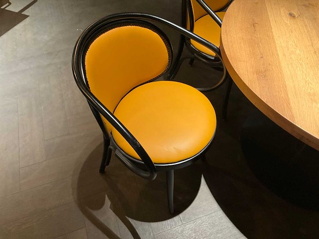 Halfrond eethoek opstelling - afbeelding 5 van  5