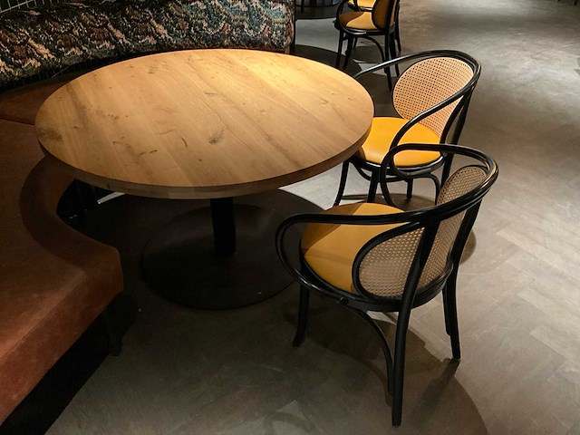 Halfrond eethoek opstelling - afbeelding 4 van  5