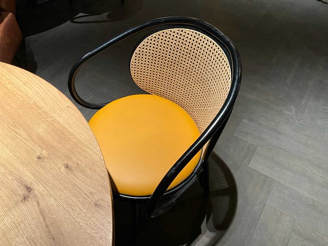 Halfrond eethoek opstelling - afbeelding 5 van  5