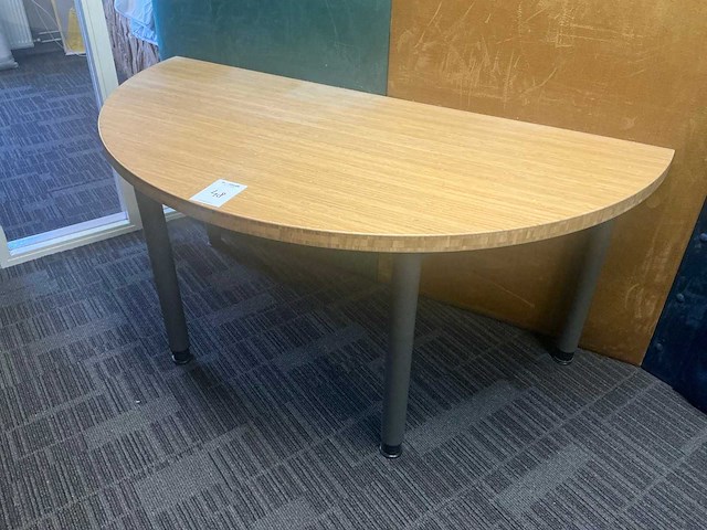 Halfronde tafel - afbeelding 1 van  4