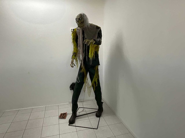 Halloween animatronic zombie - afbeelding 2 van  6