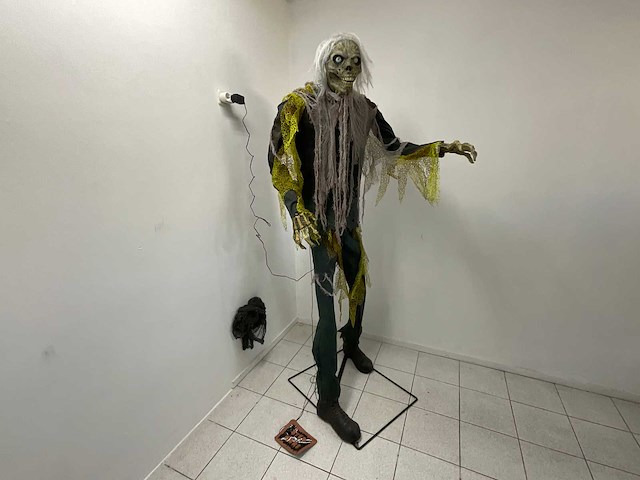 Halloween animatronic zombie - afbeelding 3 van  6