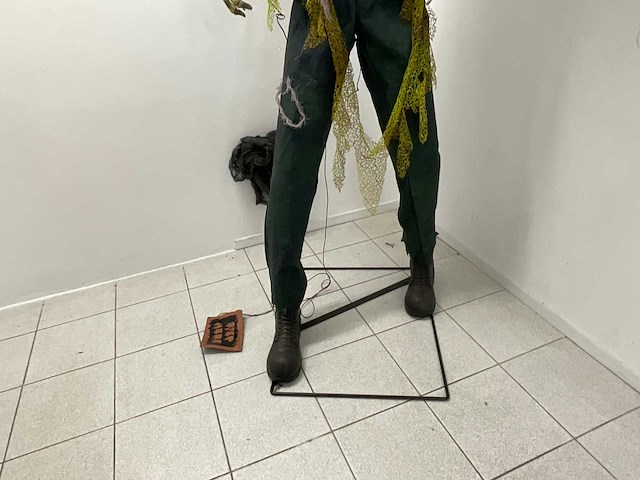 Halloween animatronic zombie - afbeelding 6 van  6