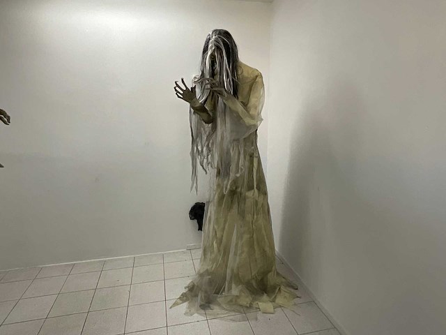 Halloween animatronic zombie - afbeelding 1 van  5