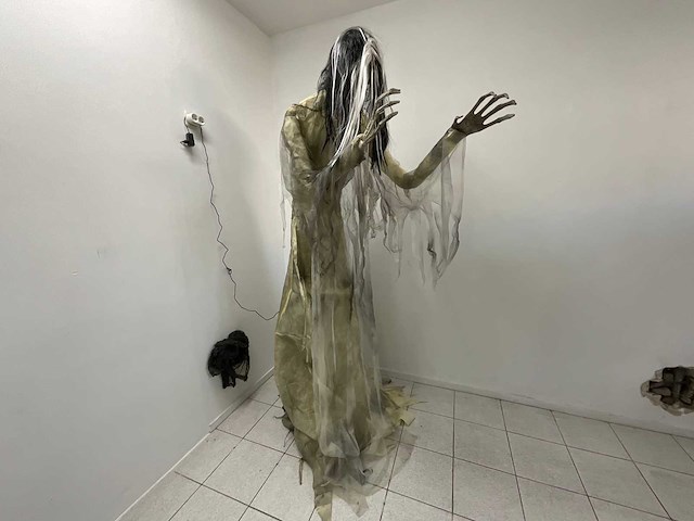 Halloween animatronic zombie - afbeelding 2 van  5