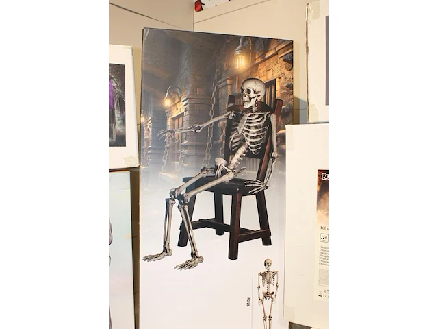 Halloween figuren in 15 dozen. diverse figuren skelet, piratenkist en hangende decoraties - afbeelding 7 van  8
