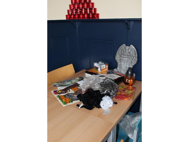 Halloween versiering in diverse uitvoeringen. - afbeelding 2 van  2