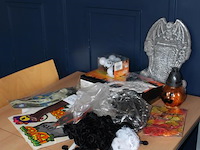 Halloween versiering in diverse uitvoeringen. - afbeelding 2 van  2