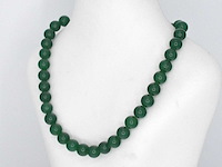 Halsketting met jade edelsteen en een diamanten sluiting - afbeelding 5 van  9