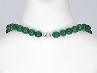 Halsketting met jade edelsteen en een diamanten sluiting - afbeelding 7 van  9