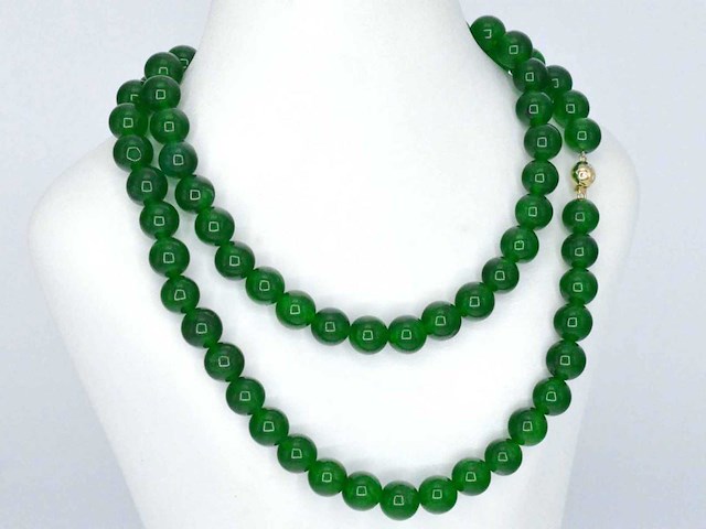 Halsketting met jade en gouden sluiting met diamant - afbeelding 4 van  9