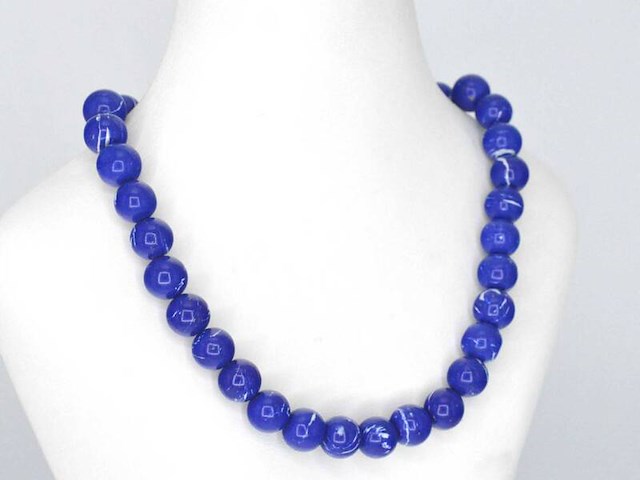Halsketting met lapis lazuli edelsteen en een gouden sluiting met diamant - afbeelding 6 van  10