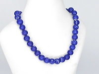 Halsketting met lapis lazuli edelsteen en een witgouden sluiting met diamant - afbeelding 7 van  11