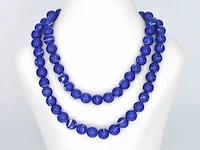 Halsketting met lapis lazuli edelsteen en een witgouden sluiting met diamant - afbeelding 3 van  9