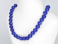Halsketting met lapis lazuli edelsteen en een witgouden sluiting met diamant - afbeelding 4 van  9