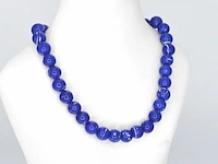 Halsketting met lapis lazuli edelsteen en een witgouden sluiting met diamant - afbeelding 5 van  9