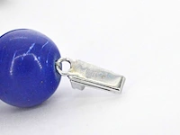 Halsketting met lapis lazuli edelsteen en een witgouden sluiting met diamant - afbeelding 9 van  9