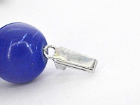 Halsketting met lapis lazuli en witgouden sluiting met diamant - afbeelding 2 van  10