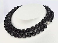 Halsketting met onix edelsteen en een witgouden sluiting met diamant - afbeelding 1 van  9