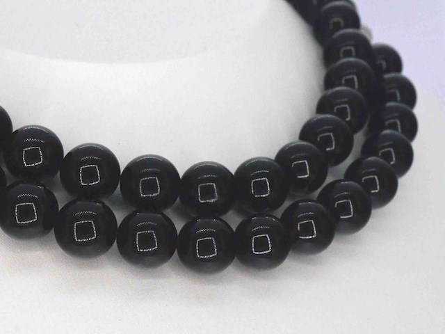 Halsketting met onix edelsteen en een witgouden sluiting met diamant - afbeelding 5 van  9