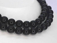 Halsketting met onix edelsteen en een witgouden sluiting met diamant - afbeelding 5 van  9