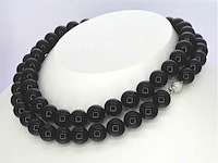 Halsketting met onix edelsteen en een witgouden sluiting met diamant - afbeelding 6 van  9