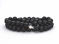 Halsketting met onix edelsteen en een witgouden sluiting met diamant - afbeelding 8 van  9
