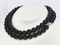 Halsketting met onix edelsteen en een witgouden sluiting met diamant - afbeelding 1 van  10