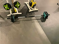 Halters en gewichten op rek - afbeelding 2 van  6