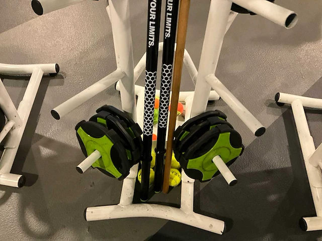 Halters en gewichten op rek - afbeelding 5 van  6