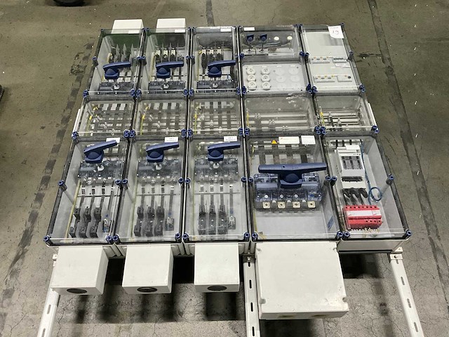 Halyester modulaire laagspannings verdeelkast - afbeelding 3 van  8