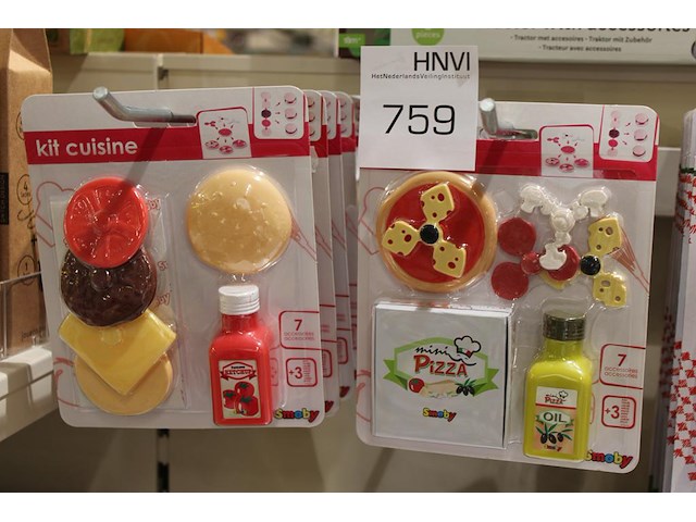 Hamburgers en pizza's it cuisine aan twee haken. - afbeelding 1 van  1