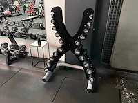 Hammer strenght dumbbell rack met dumbbells