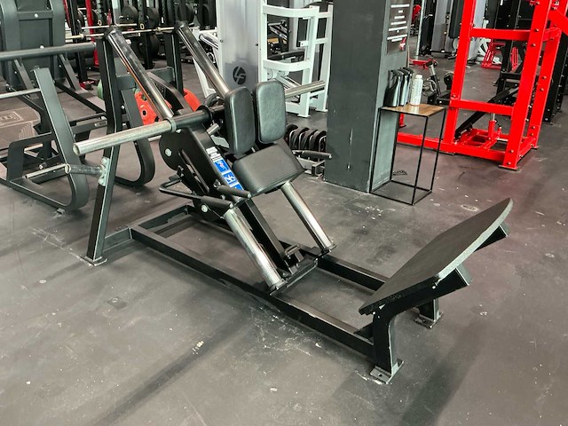 Hammer strenght linear hack press krachtstation - afbeelding 1 van  12