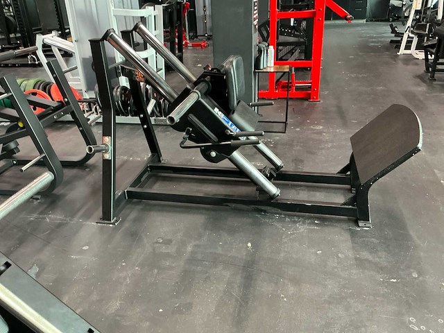 Hammer strenght linear hack press krachtstation - afbeelding 5 van  12