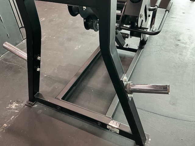 Hammer strenght linear hack press krachtstation - afbeelding 7 van  12