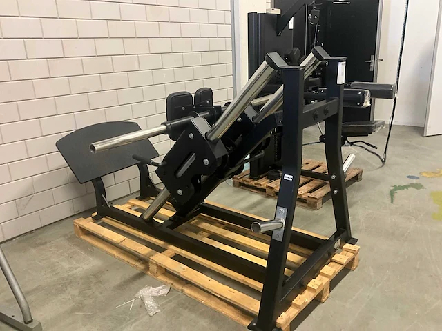 Hammer strenght plate loaded linear hack press - afbeelding 2 van  9