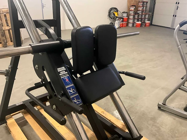 Hammer strenght plate loaded linear hack press - afbeelding 4 van  9