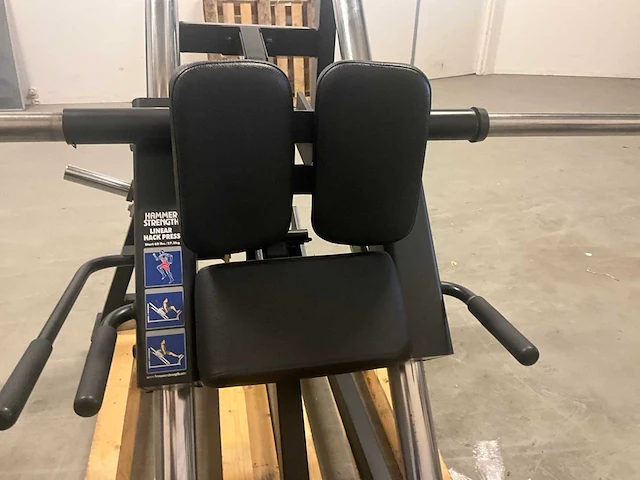 Hammer strenght plate loaded linear hack press - afbeelding 5 van  9