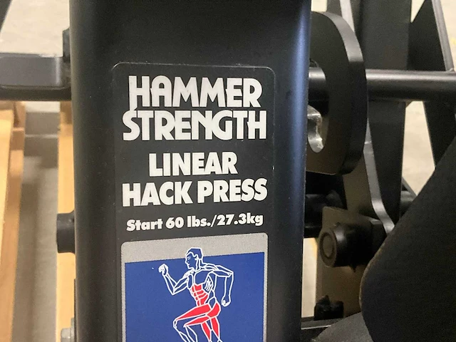 Hammer strenght plate loaded linear hack press - afbeelding 8 van  9