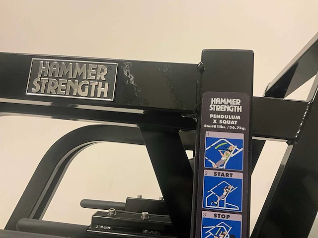 Hammer strength pendulum x squat - afbeelding 2 van  10