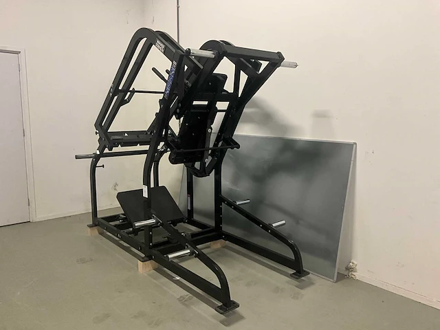 Hammer strength pendulum x squat - afbeelding 3 van  10