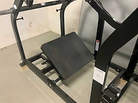 Hammer strength pendulum x squat - afbeelding 8 van  10