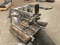 Hammer strength seated dip krachtstation