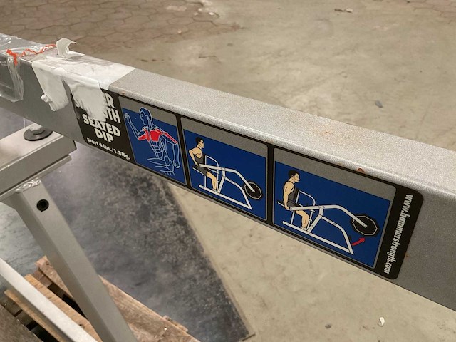 Hammer strength seated dip krachtstation - afbeelding 6 van  6