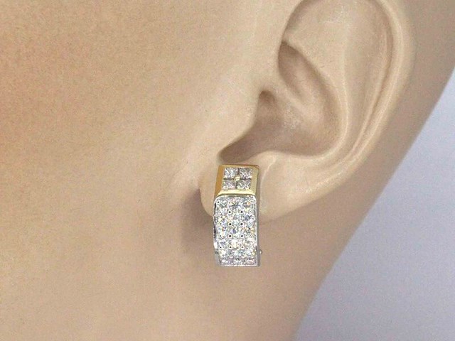Hand gemaakte oorsieraden van 18 caratsgoud vol gezet diamanten - afbeelding 2 van  9