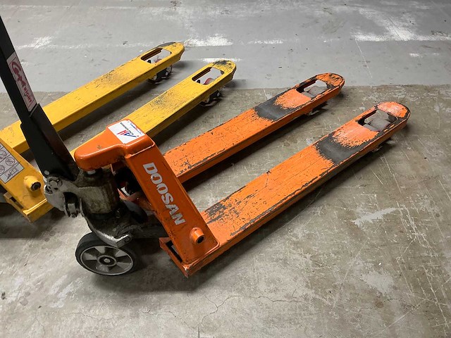 Hand hydraulische palletwagen (2x) - afbeelding 2 van  5