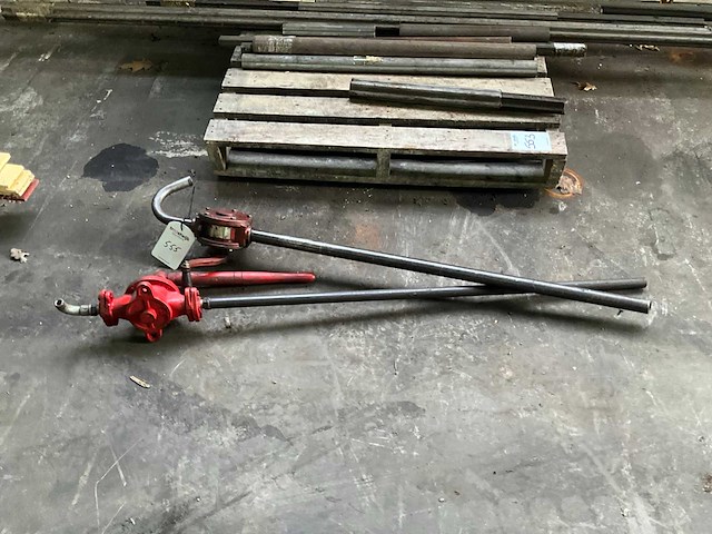 Handbediende vatenpomp (2x) - afbeelding 1 van  3