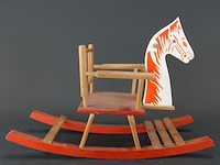 Handbeschilderd houten hobbelpaard - afbeelding 2 van  5