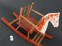 Handbeschilderd houten hobbelpaard - afbeelding 3 van  5
